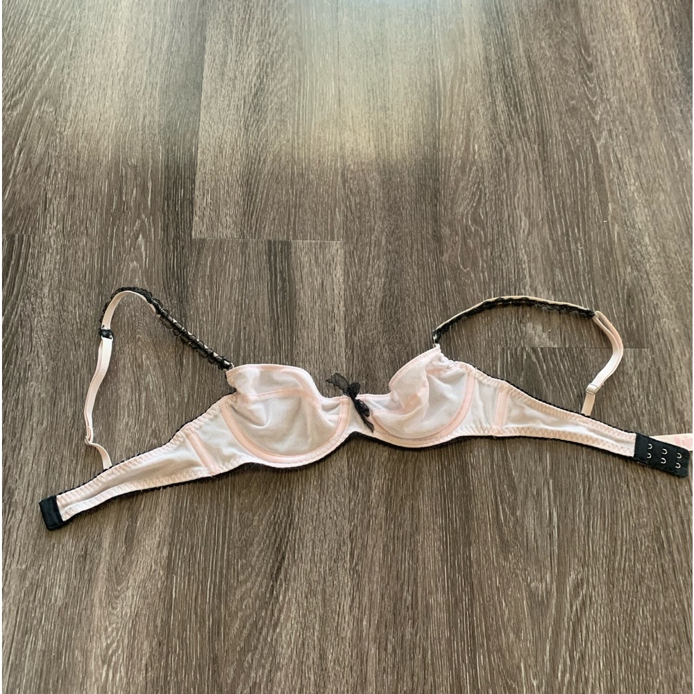 Victoria secrets bra 32B